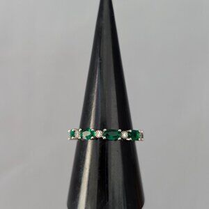 925 SILVER GREEN ZC STONES ALLOVER RING SIZE 8